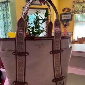 Michael Kors Beige Maeve Logo  Lg Open Tote Bag